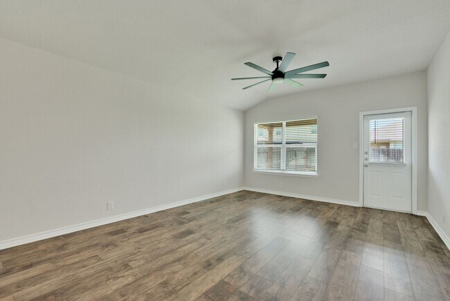 Building Photo - Charming 4-Bedroom Home in Redbird Ranch – Resort-Style Amenities & Prime Location!