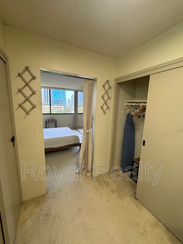 Building Photo - 1255 Nuuanu Ave