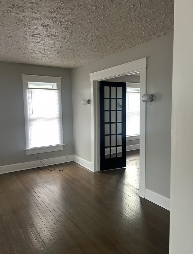 Building Photo - 2nd floor unit - Huge Loft Area