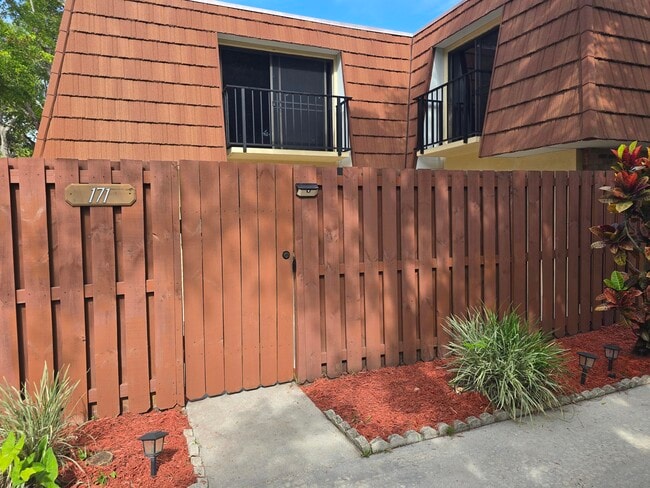 Building Photo - 1480 Masters Cir