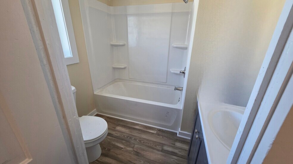 Bath - 1008 Pearl St