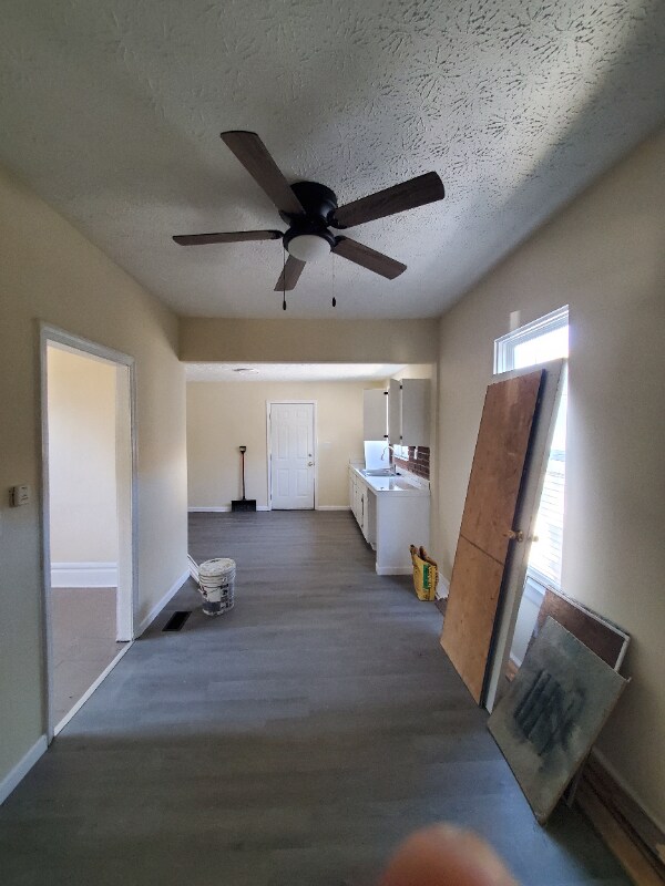 Building Photo - 453 S Powell Ave