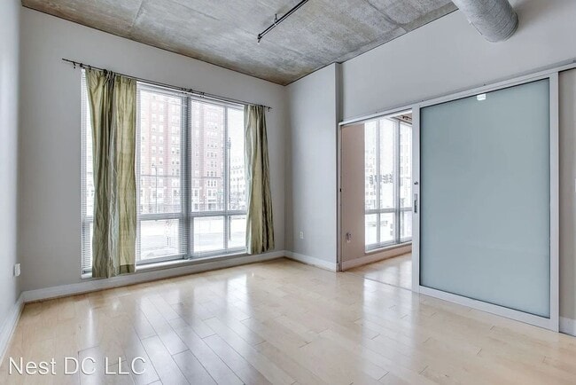 Building Photo - Loft Style Two bedroom W/Parking & Storage Included, Over 1,000 Square Feet!