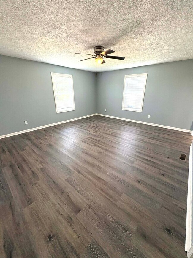 Building Photo - Nice Family Home!