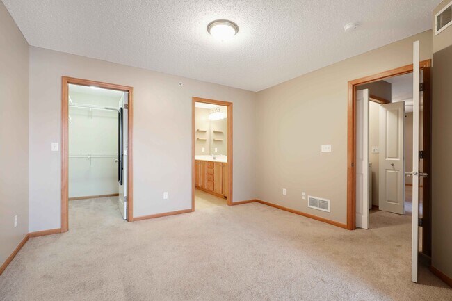 Building Photo - 15215 60th Ave N