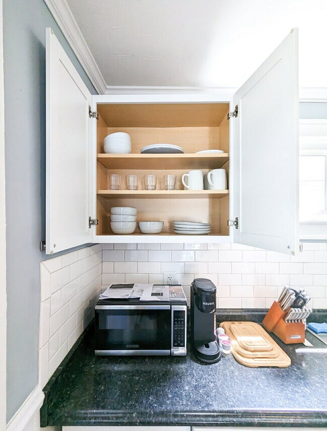 Building Photo - 911 E 49th St