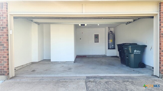 Building Photo - 223 Avrshire Ln