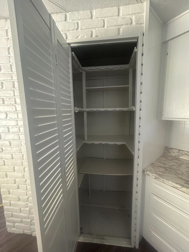 Building Photo - 3601 E Wyoming Ave