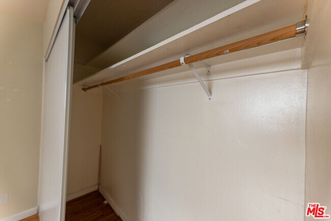 Building Photo - 947 Westmoreland Ave