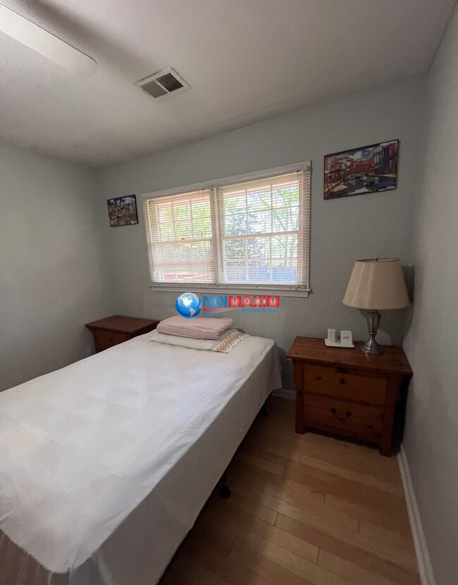 Building Photo - Beautiful ranch in PARKVIEW cluster in Lil...