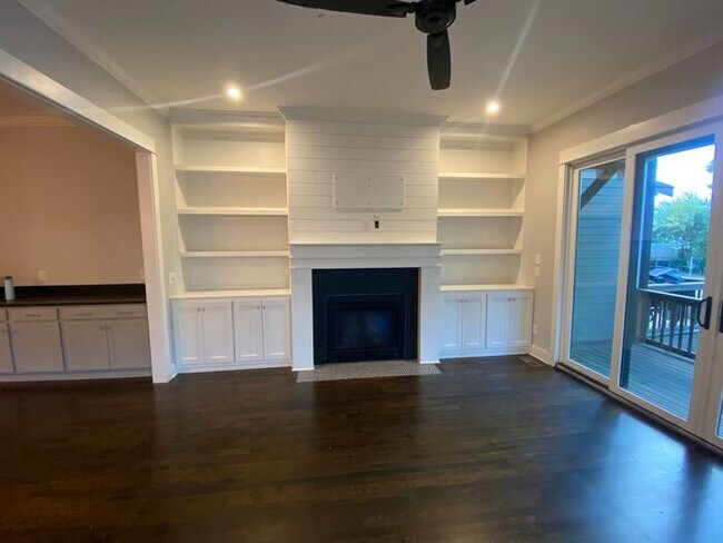 Building Photo - Prime East End Rental Home