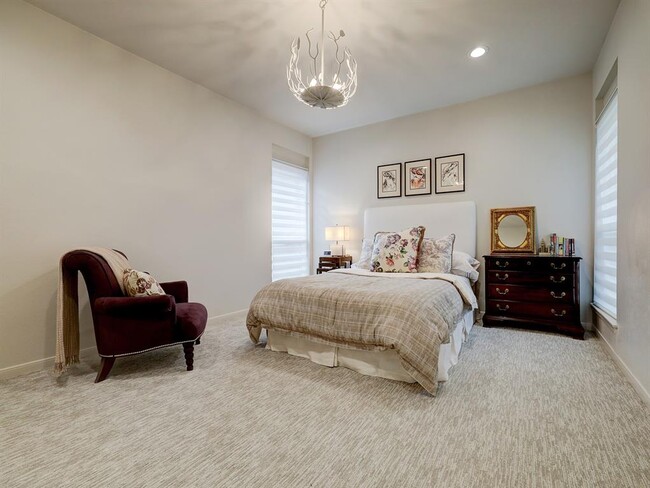 Building Photo - 832 Fleetwood Pl Dr