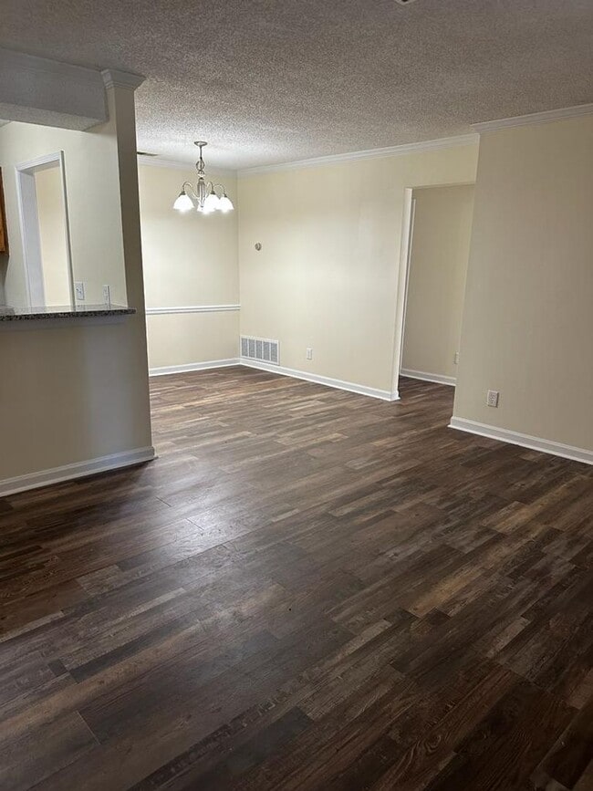 Building Photo - 616 Barrington Hills Dr