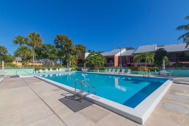 Large pool at the Clubhouse - 98402 Windward Ave