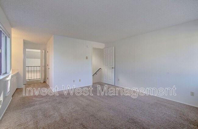 Building Photo - 8604 NE Mason Dr