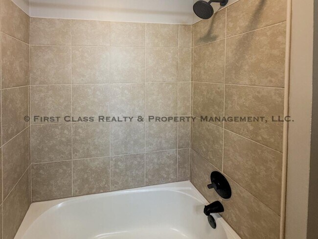 Building Photo - 1108 Henderson Ave