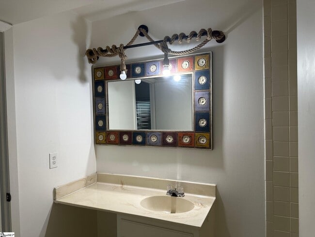 Building Photo - 126 Inglewood Way