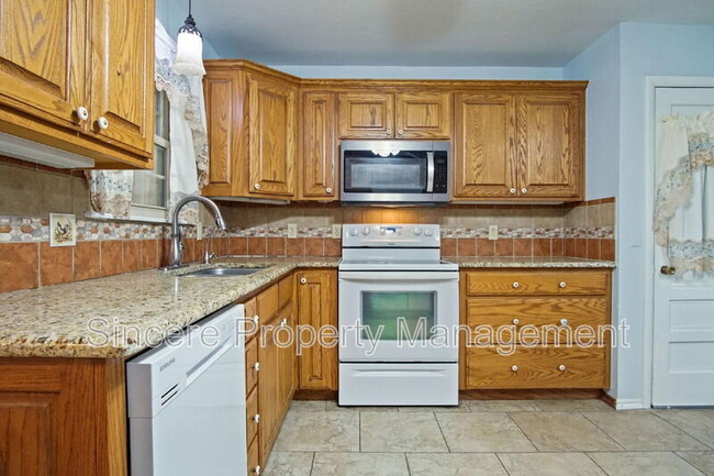 Building Photo - 2321 N Peniel Ave