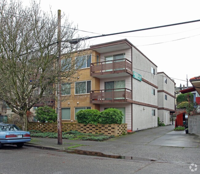Primary Photo - Greenbrier Apartments