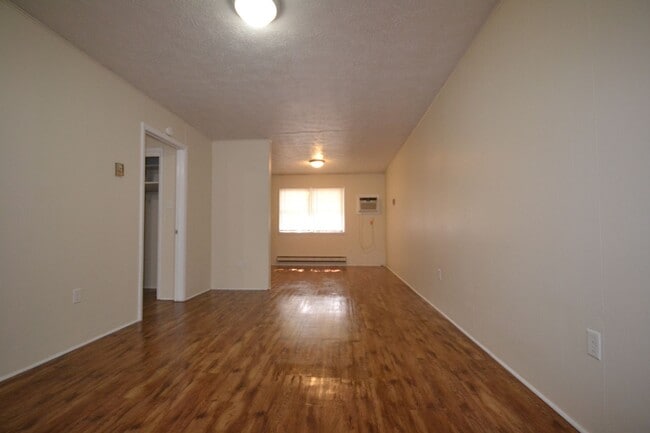 Building Photo - Bolivar MO 1 Bed, 1 Bath Apartment