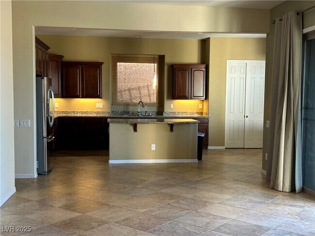 Building Photo - 2685 La Boutique St