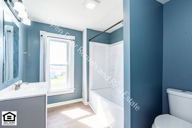 Building Photo - 1703 Sprott St