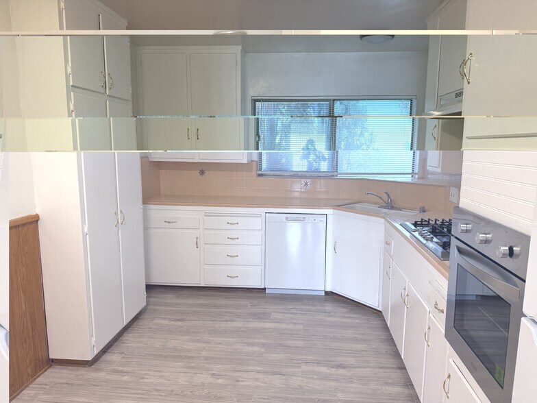 Building Photo - 330 E Fairview Ave