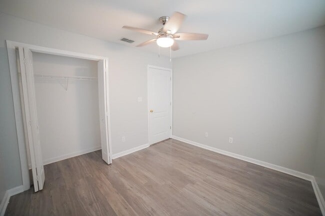 Building Photo - 1060 Kingdom Dr