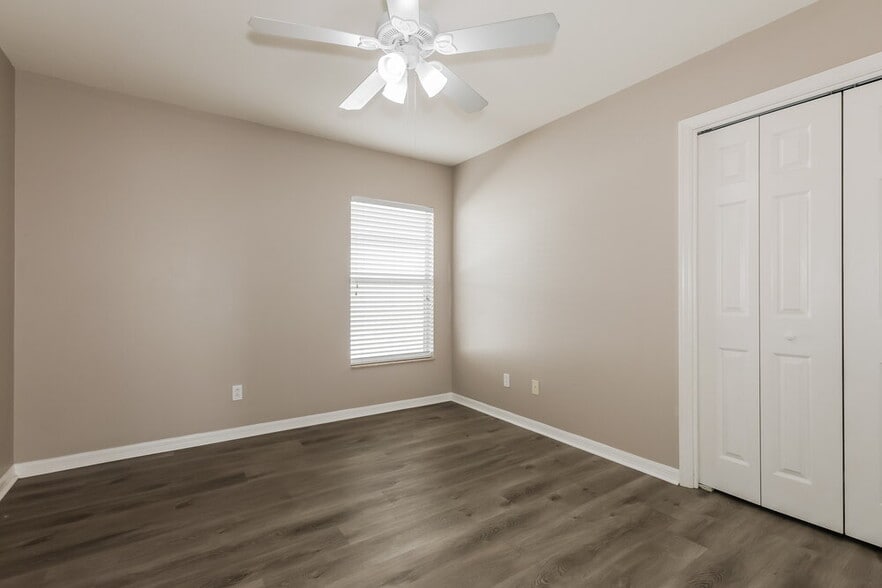 Building Photo - 1217 Barclay Wood Dr