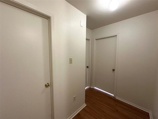 Building Photo - 2203 Creekside Ln