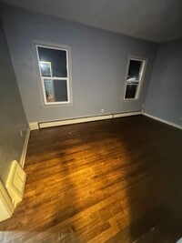 Building Photo - 2 Bedroom 1 Bathroom House