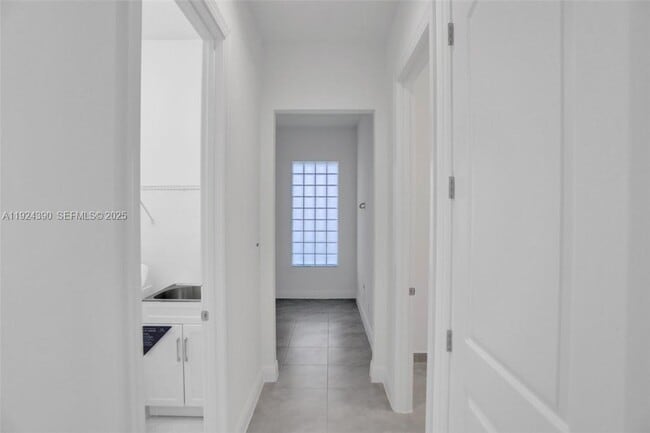 Building Photo - 8450 NW 39th Ct