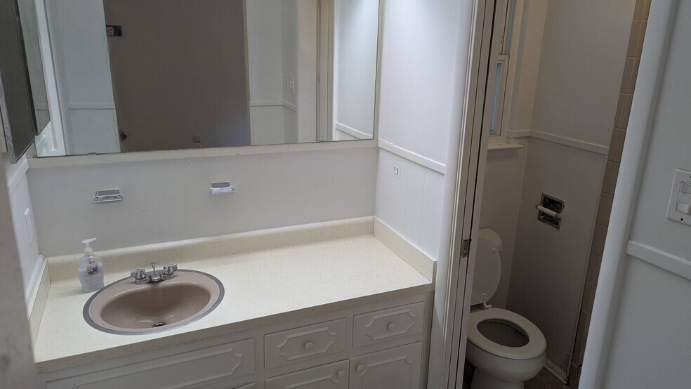 Building Photo - 3215 Quakertown Dr