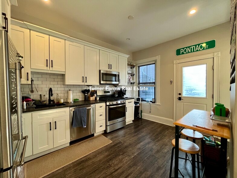 Building Photo - 1520 Tremont St