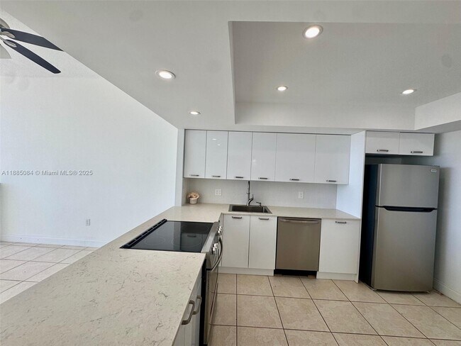 Building Photo - 1351 NE Miami Gardens Dr