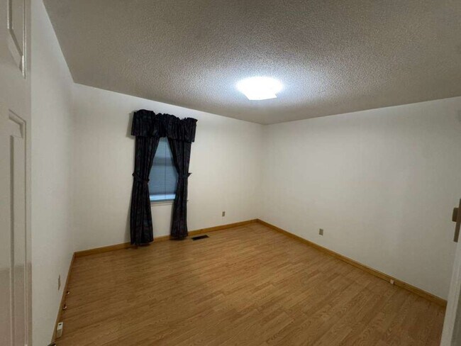 Building Photo - 4221 Valley Cir