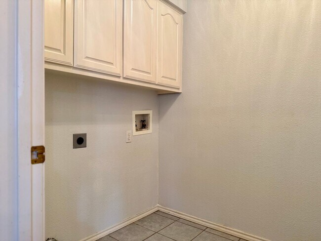 Building Photo - For Rent