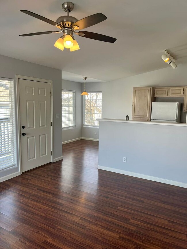 Building Photo - Welcome home!  Newer carpet and paint! 2 b...