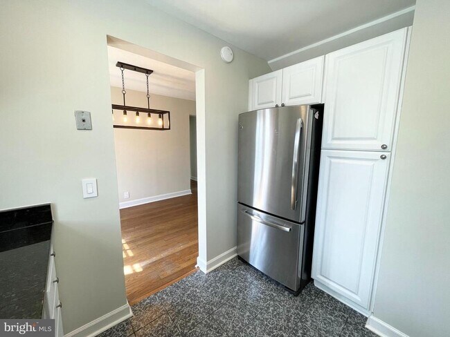 Building Photo - 3052 S Buchanan St