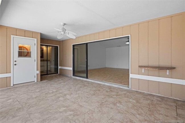 Building Photo - 3074 NE Loquat Ln