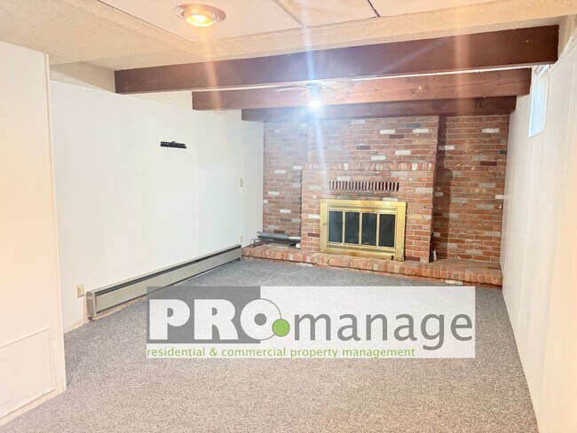 Building Photo - Single family home with yard