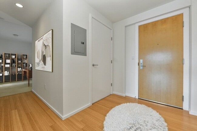 Building Photo - 2 Earhart St