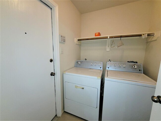 Building Photo - 12406 Magnolia Canyon