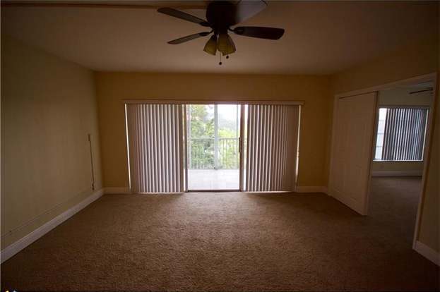 Building Photo - 3050 N Palm Aire Dr