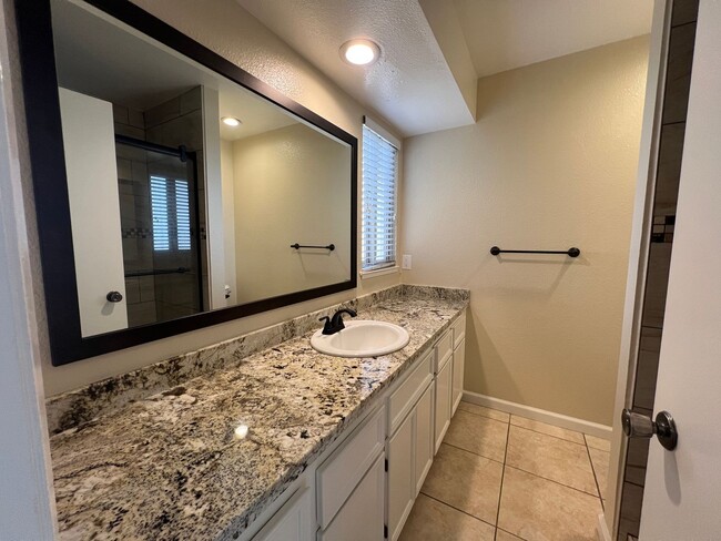 Building Photo - 2-bedroom single story condo located in de...