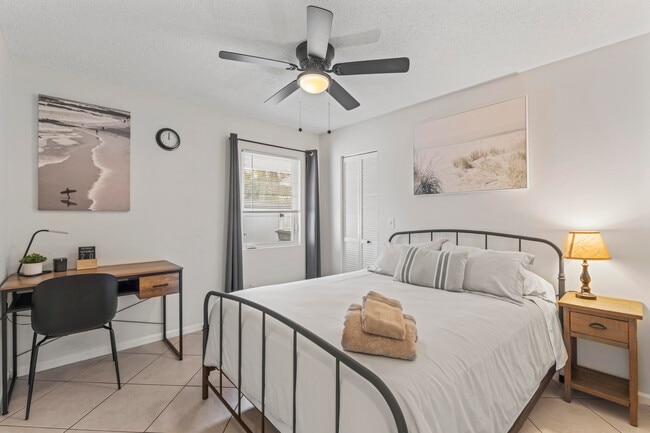 Building Photo - 8745 Sol Terrace