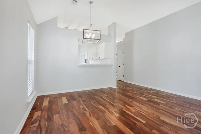 Building Photo - 120 Oak Ridge Cir