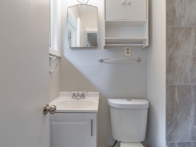Building Photo - Beautiful renovation! 3bd 2 bath home in S...