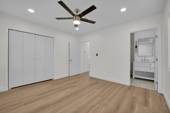 Building Photo - SIGN YOUR LEASE BY 1.31.26 AND RECEIVE THE FIRST 2 WEEKS RENT FREE!! Beautifully updated 3-bedroo...