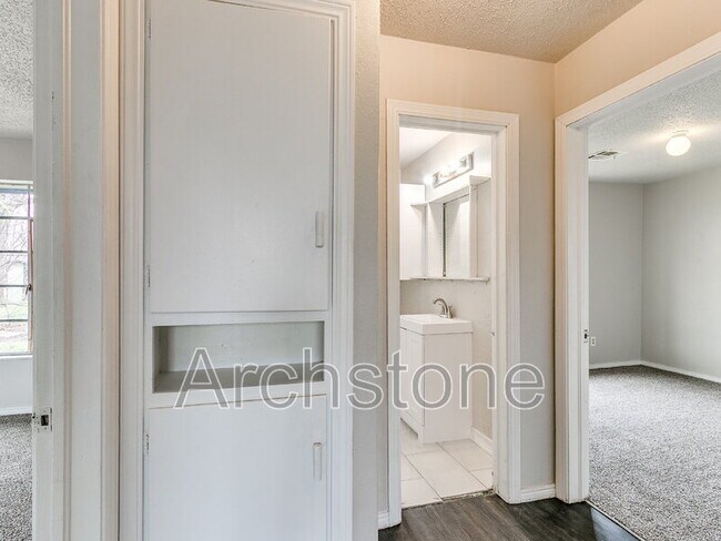 Building Photo - 1308 Kinkaid Dr